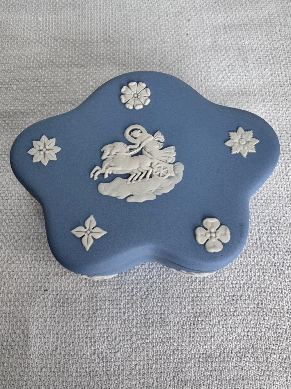 Wedgwood Jasperware Vanity Dishe Trinket Box w Scalloped Edge